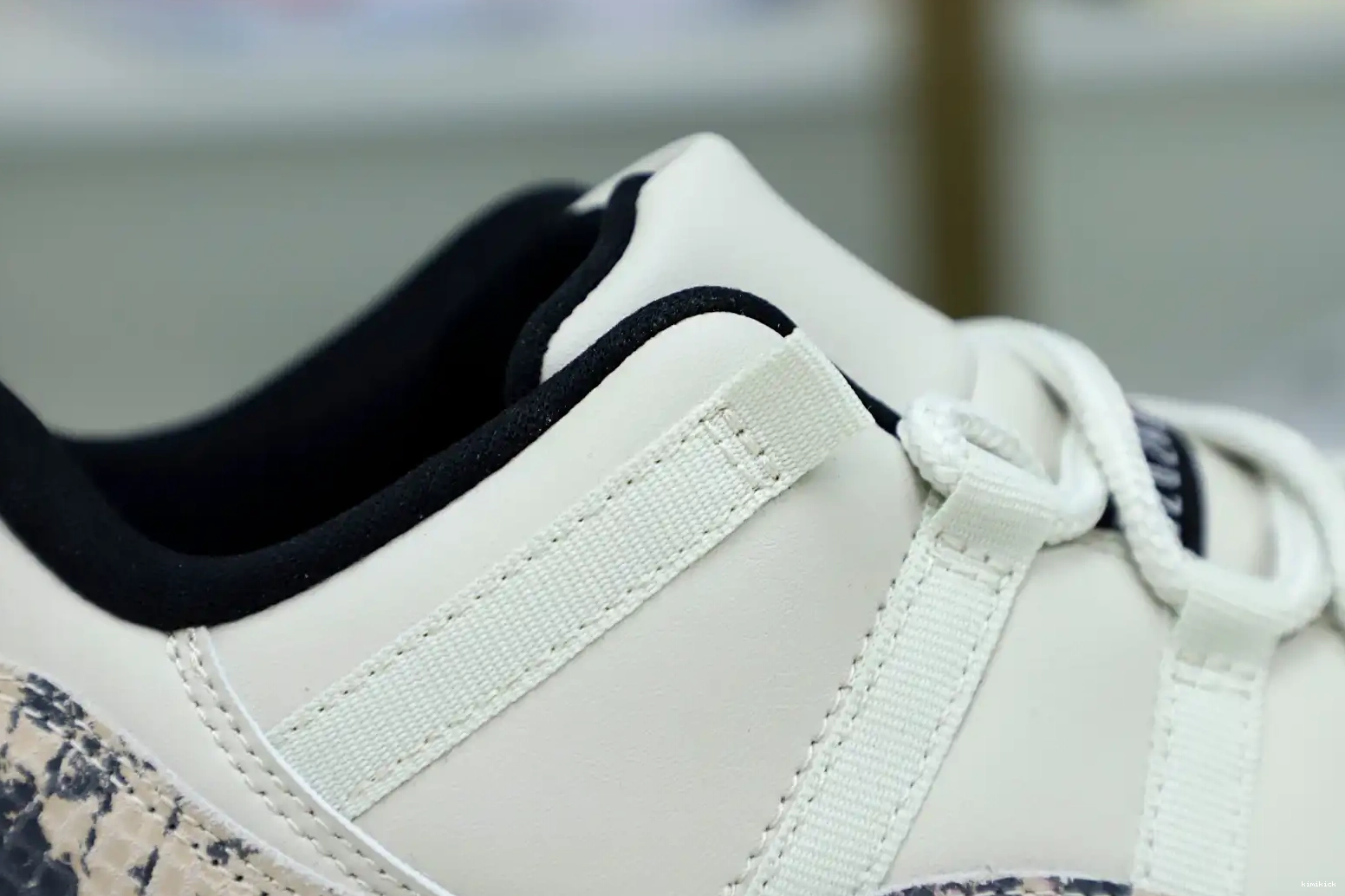LOW AIR SNAKESKIN JORDAN LIGHT 11 Kimikick BONE 0530